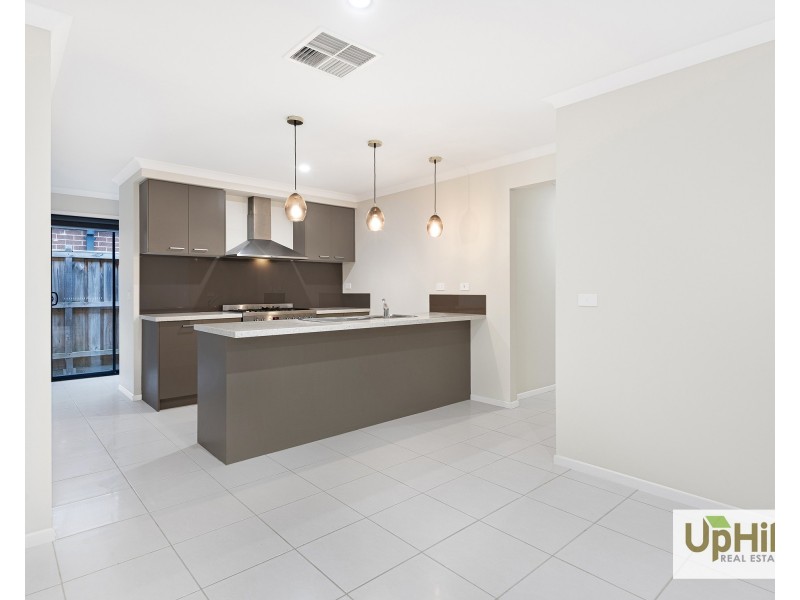 5 Corinda Street, Clyde North VIC 3978