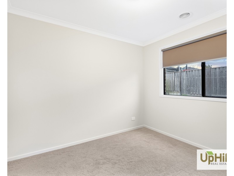 5 Corinda Street, Clyde North VIC 3978