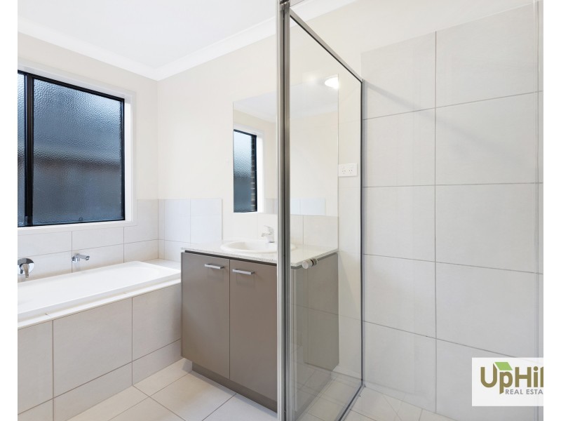 5 Corinda Street, Clyde North VIC 3978