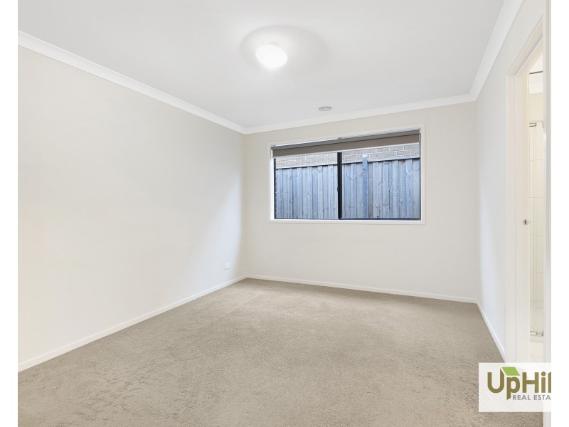 5 Corinda Street, Clyde North VIC 3978