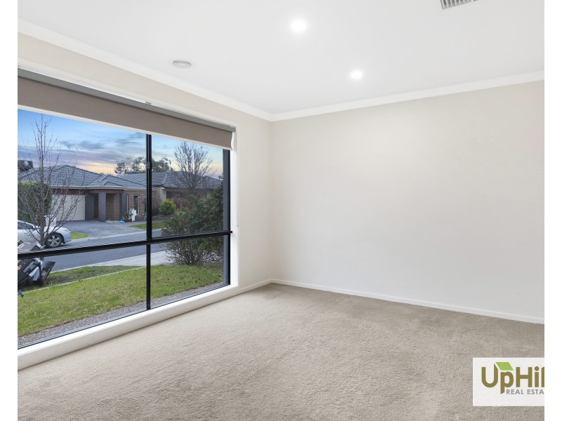 5 Corinda Street, Clyde North VIC 3978