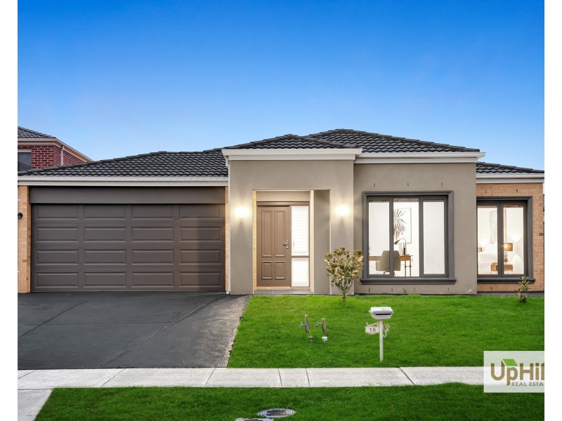 16 Tattle Grove, Cranbourne East VIC 3977