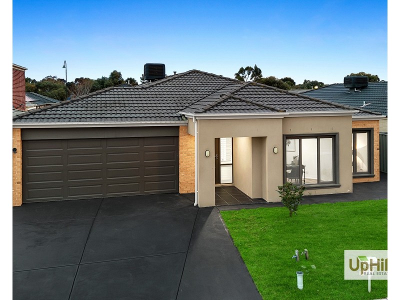 16 Tattle Grove, Cranbourne East VIC 3977