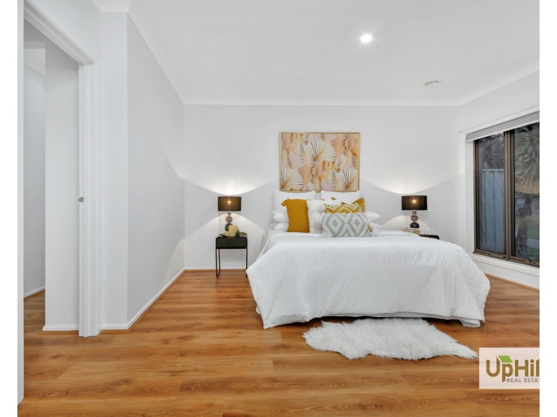 16 Tattle Grove, Cranbourne East VIC 3977