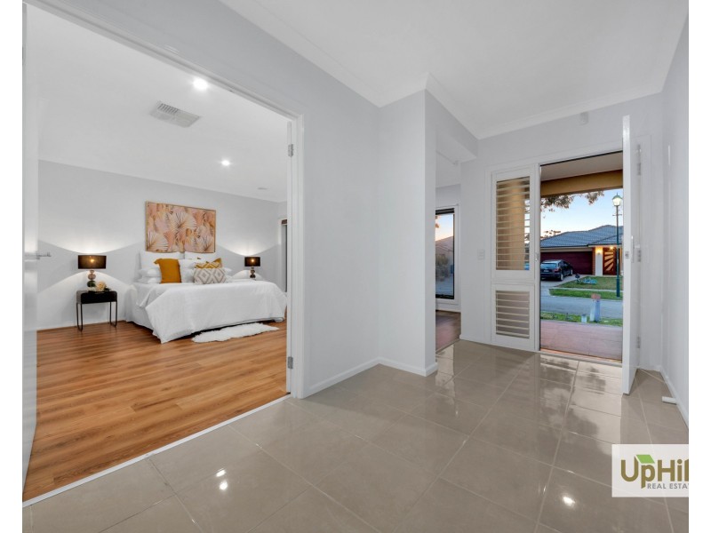 16 Tattle Grove, Cranbourne East VIC 3977
