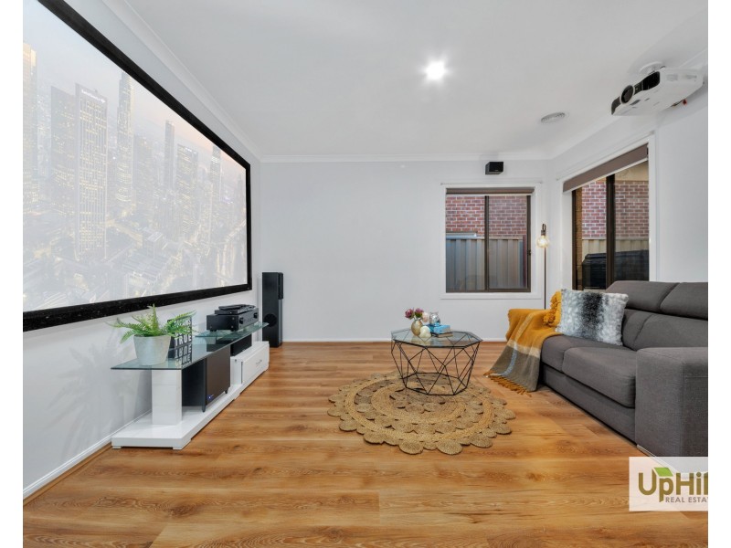16 Tattle Grove, Cranbourne East VIC 3977