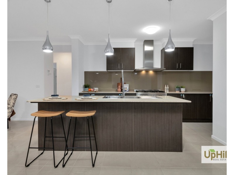 16 Tattle Grove, Cranbourne East VIC 3977