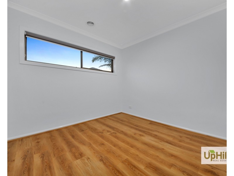 16 Tattle Grove, Cranbourne East VIC 3977