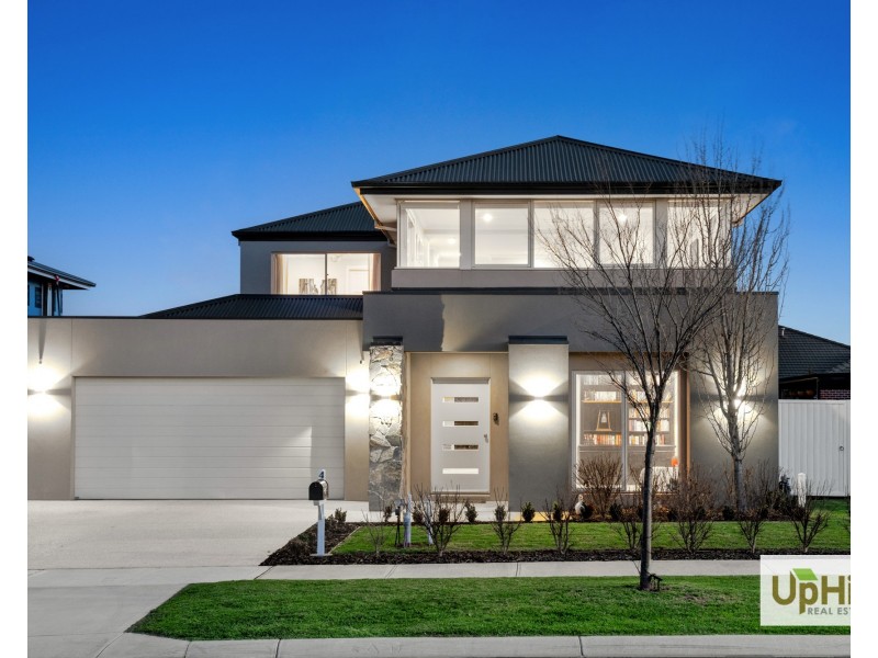 4 Salamanca Drive, Clyde North VIC 3978