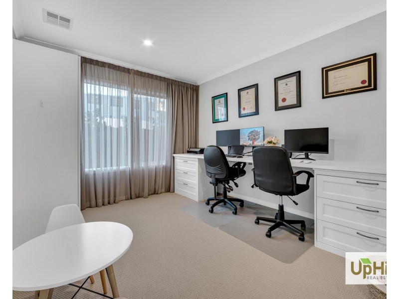 4 Salamanca Drive, Clyde North VIC 3978