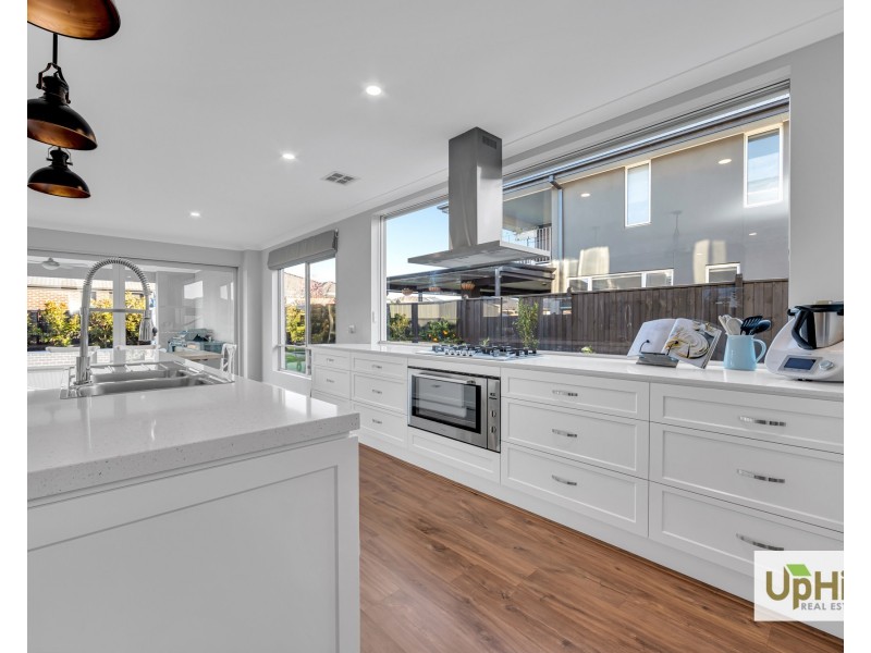 4 Salamanca Drive, Clyde North VIC 3978