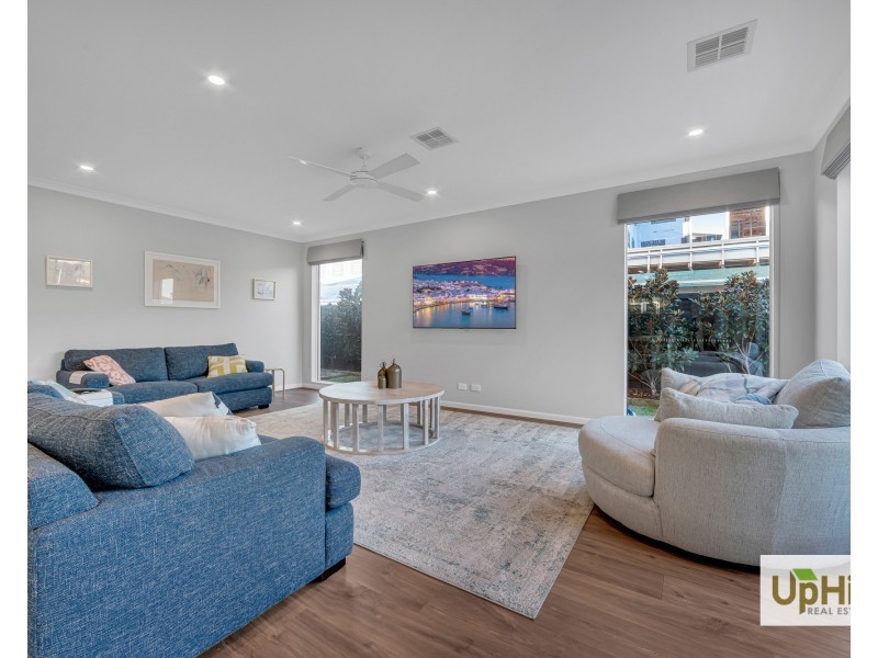 4 Salamanca Drive, Clyde North VIC 3978