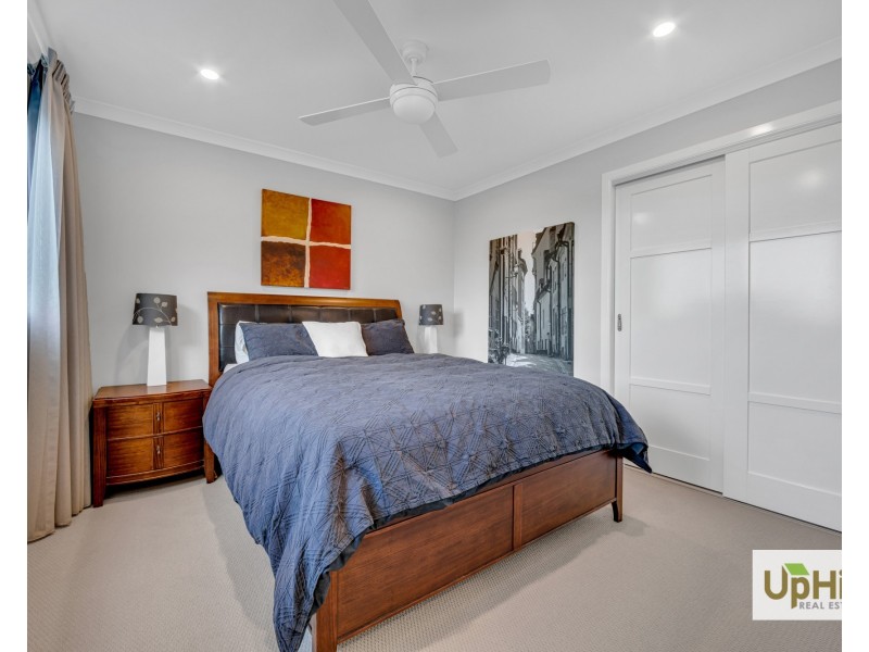 4 Salamanca Drive, Clyde North VIC 3978