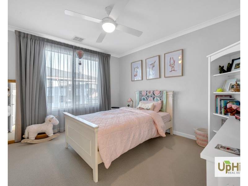 4 Salamanca Drive, Clyde North VIC 3978