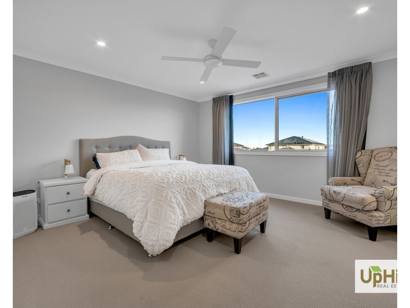 4 Salamanca Drive, Clyde North VIC 3978