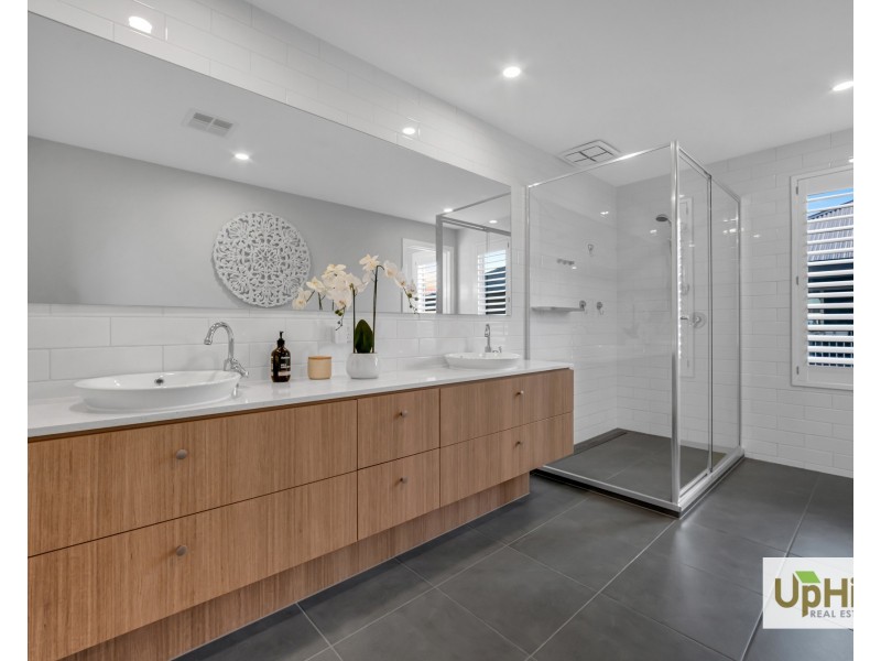 4 Salamanca Drive, Clyde North VIC 3978