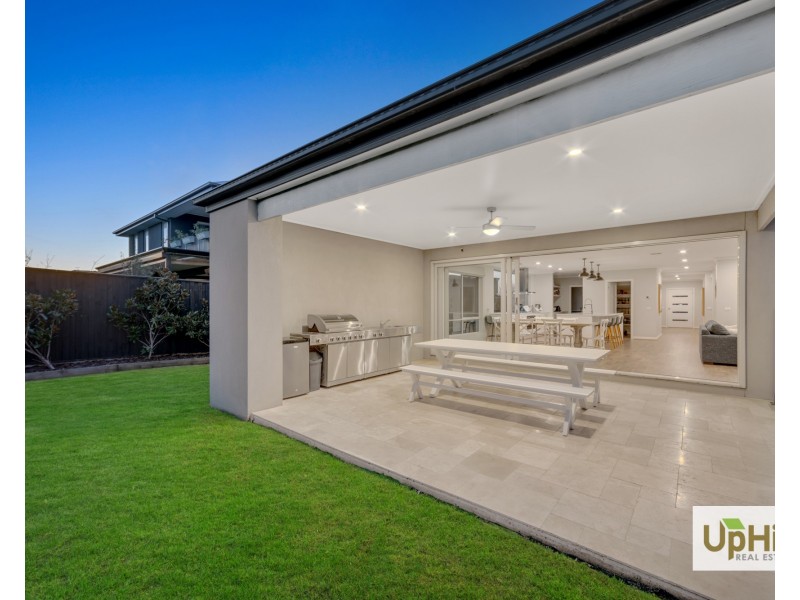 4 Salamanca Drive, Clyde North VIC 3978