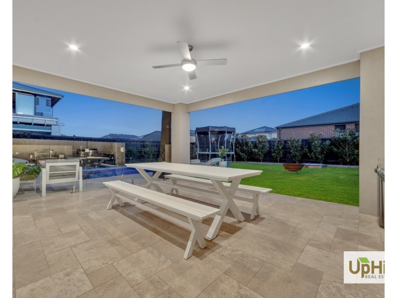 4 Salamanca Drive, Clyde North VIC 3978