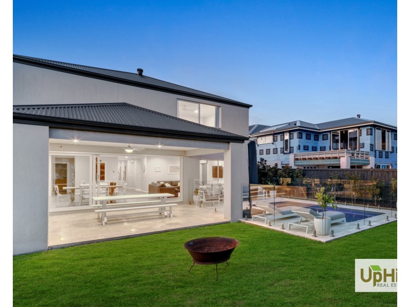 4 Salamanca Drive, Clyde North VIC 3978