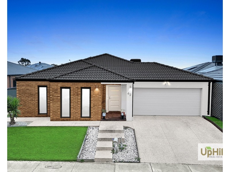 42 Genevieve Circuit, Cranbourne East VIC 3977