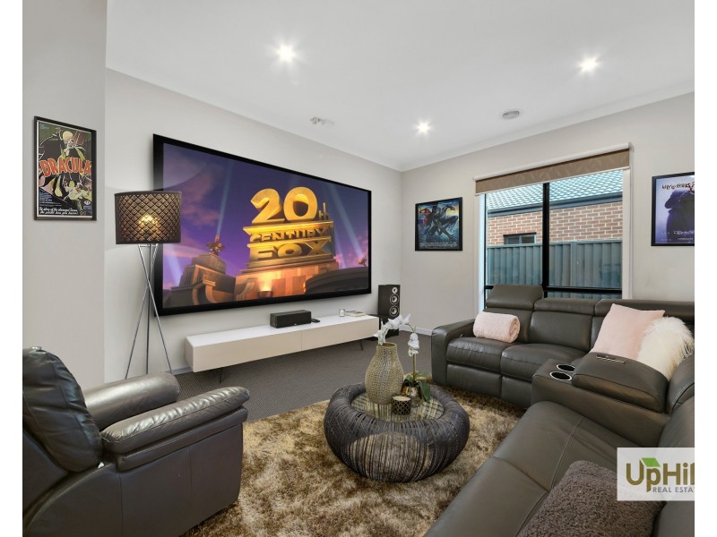 42 Genevieve Circuit, Cranbourne East VIC 3977