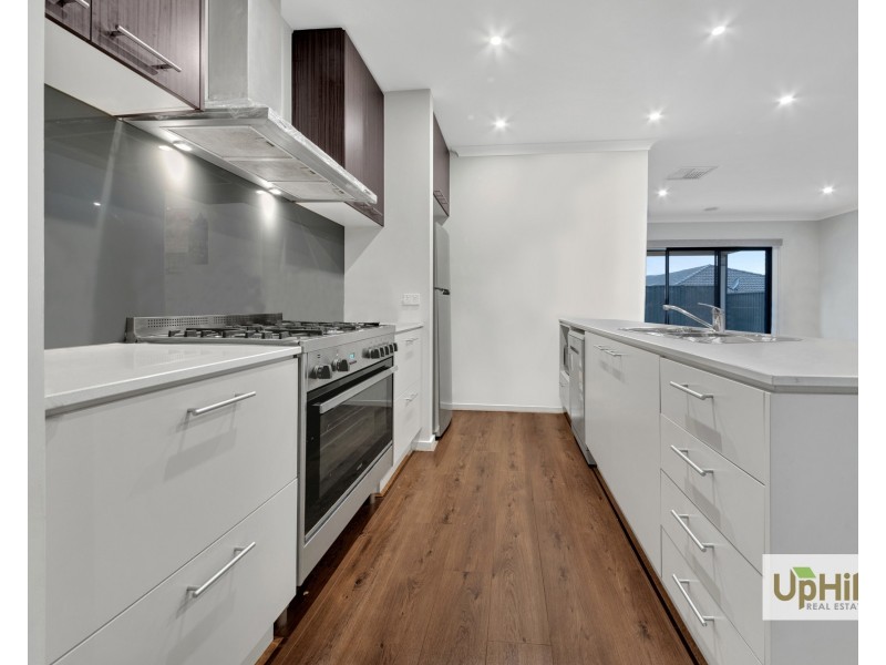 42 Genevieve Circuit, Cranbourne East VIC 3977