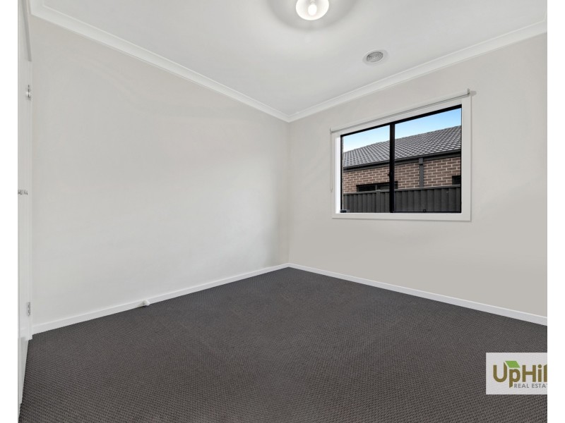 42 Genevieve Circuit, Cranbourne East VIC 3977