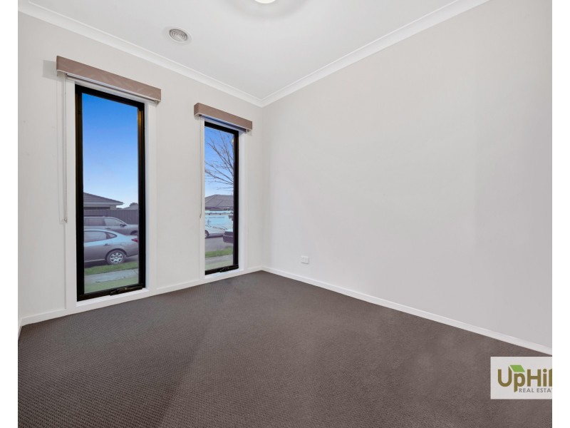 42 Genevieve Circuit, Cranbourne East VIC 3977