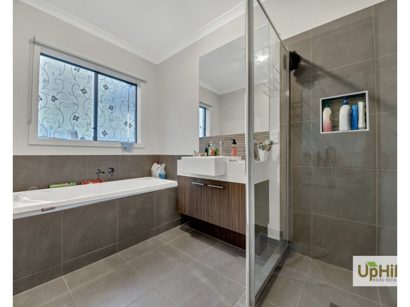 42 Genevieve Circuit, Cranbourne East VIC 3977