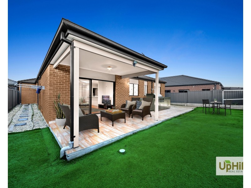 42 Genevieve Circuit, Cranbourne East VIC 3977