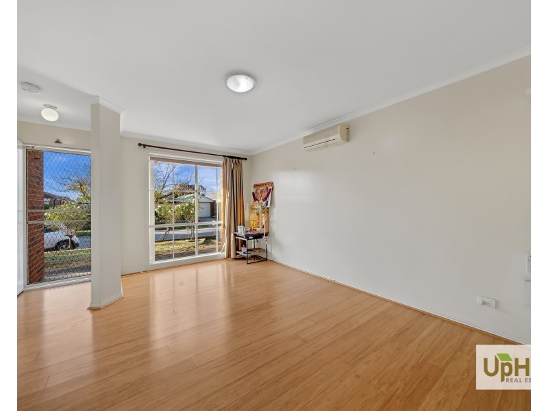 9 Tauna Place, Cranbourne West VIC 3977