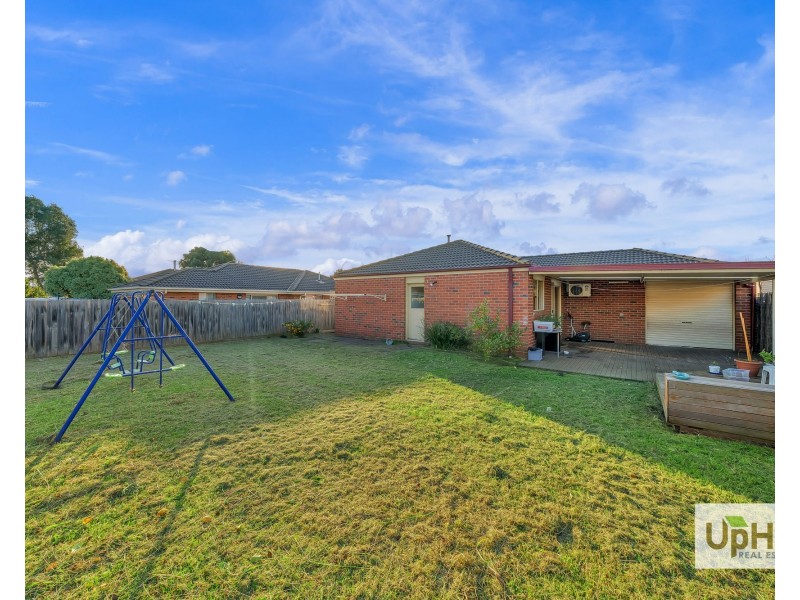 9 Tauna Place, Cranbourne West VIC 3977