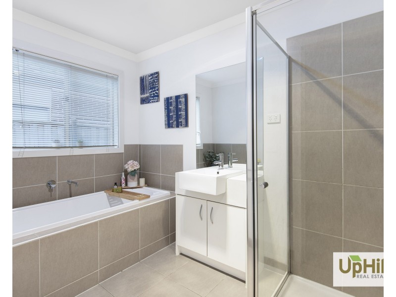 21 Glenelg Street, Clyde North VIC 3978