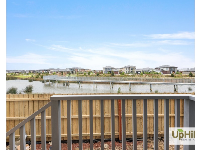 16 Tarnbeck Circuit, Clyde North VIC 3978