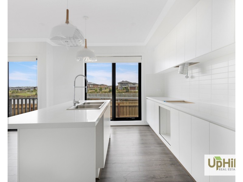 16 Tarnbeck Circuit, Clyde North VIC 3978