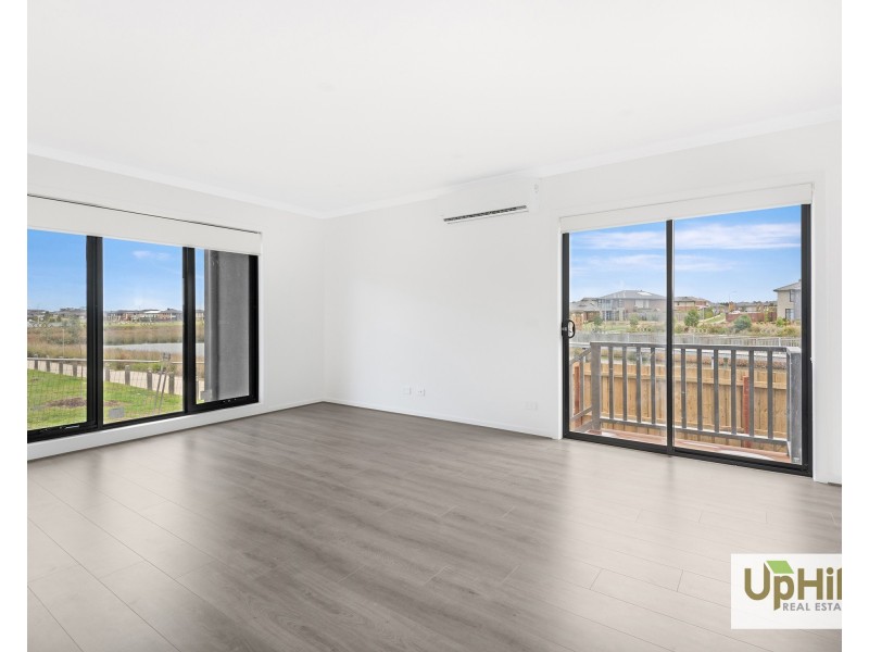 16 Tarnbeck Circuit, Clyde North VIC 3978