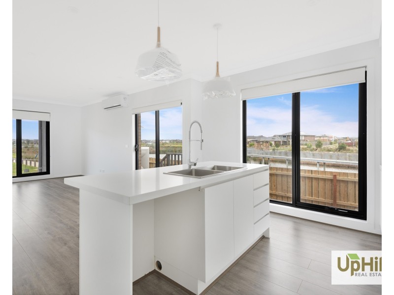 16 Tarnbeck Circuit, Clyde North VIC 3978