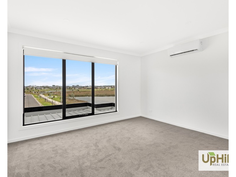 16 Tarnbeck Circuit, Clyde North VIC 3978