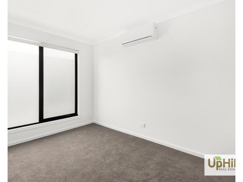 16 Tarnbeck Circuit, Clyde North VIC 3978