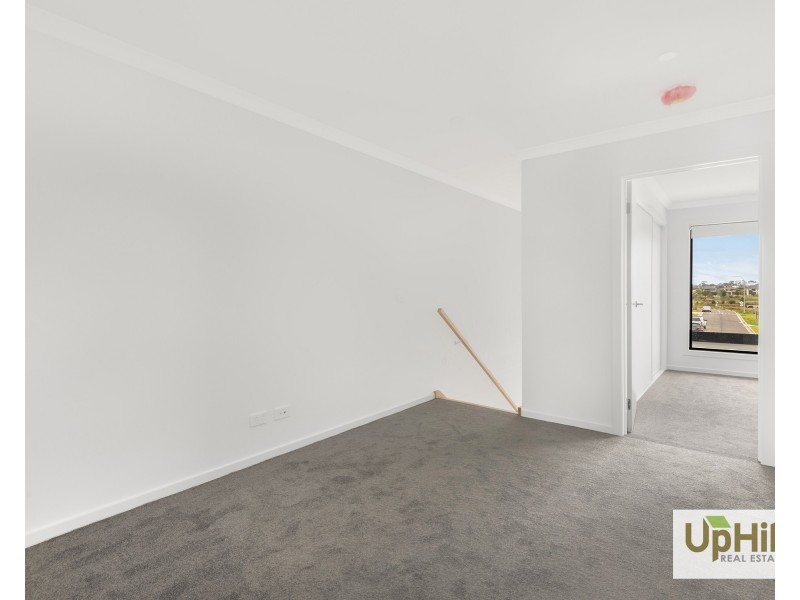 16 Tarnbeck Circuit, Clyde North VIC 3978