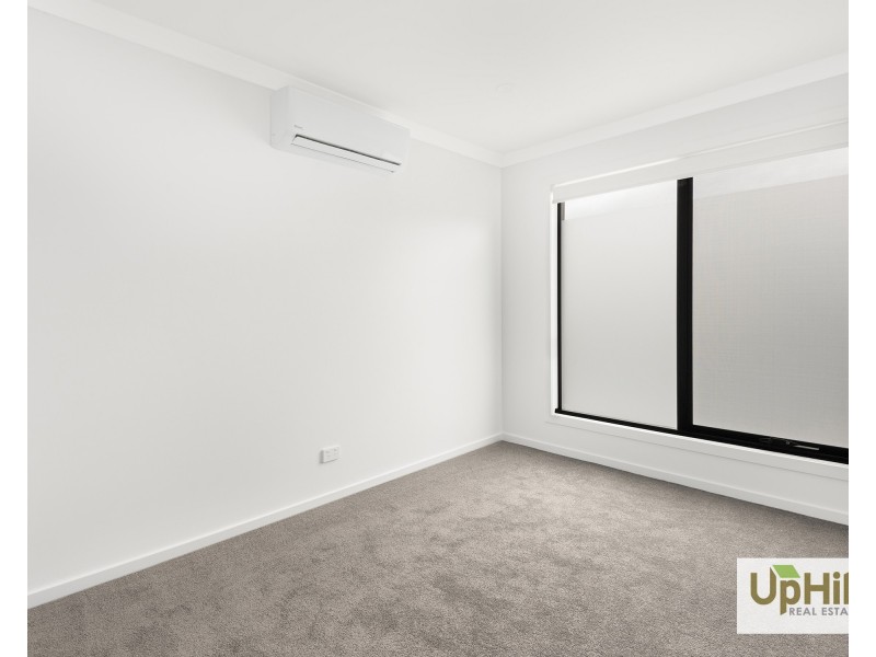 16 Tarnbeck Circuit, Clyde North VIC 3978