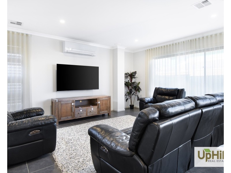 41 Meyer Crescent, Clyde North VIC 3978