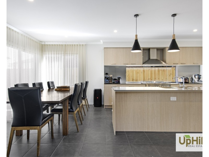 41 Meyer Crescent, Clyde North VIC 3978