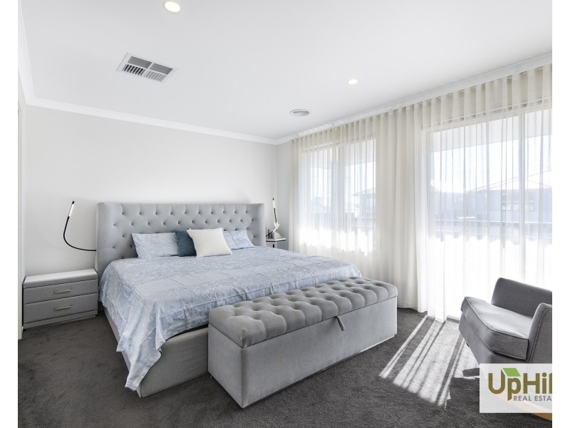 41 Meyer Crescent, Clyde North VIC 3978