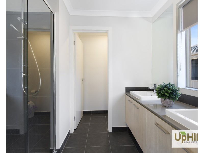 41 Meyer Crescent, Clyde North VIC 3978