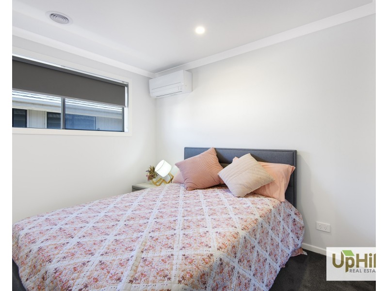 41 Meyer Crescent, Clyde North VIC 3978