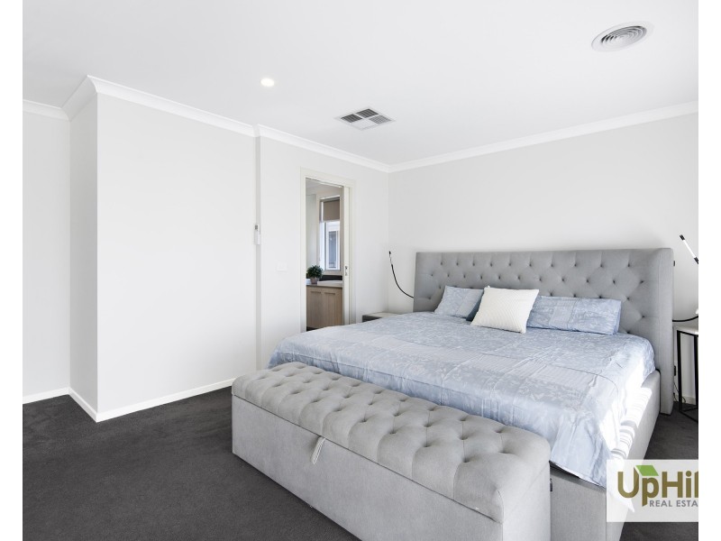 41 Meyer Crescent, Clyde North VIC 3978