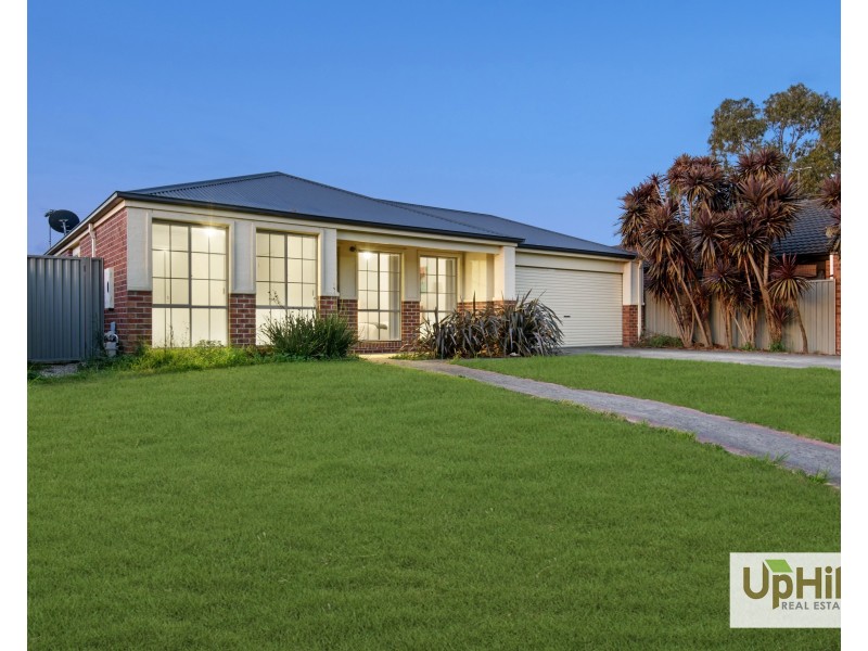 26 Maddock drive, Cranbourne East VIC 3977