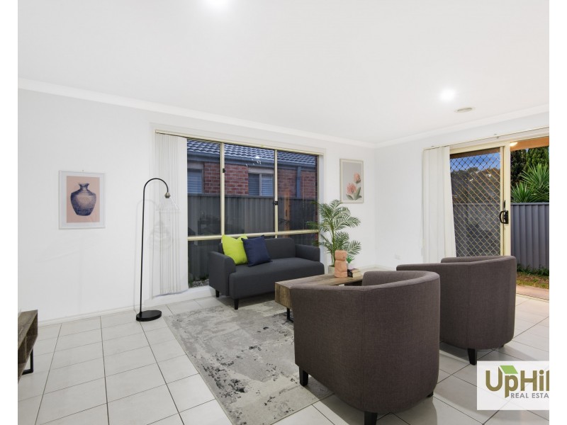 26 Maddock drive, Cranbourne East VIC 3977