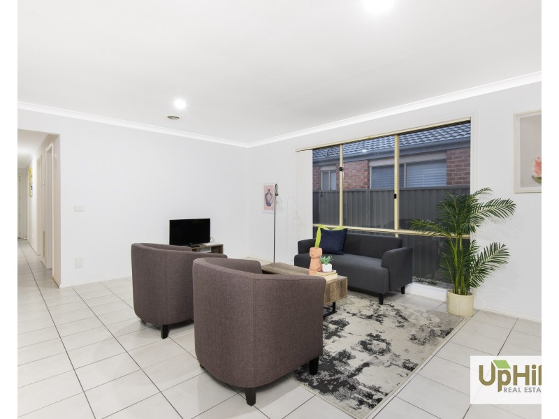 26 Maddock drive, Cranbourne East VIC 3977